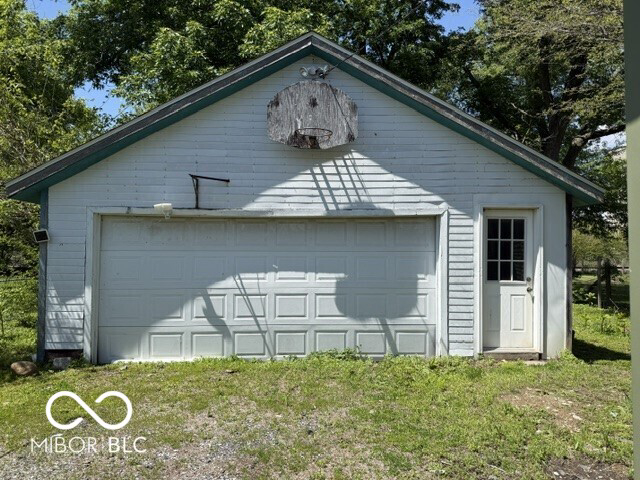 Listing Image 4