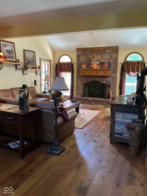 Listing Image 11