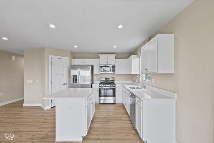 Listing Image 18