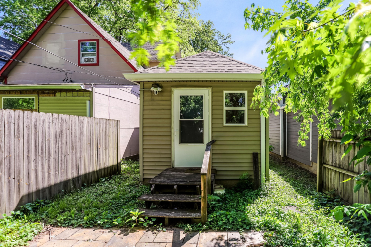 Listing Image 19