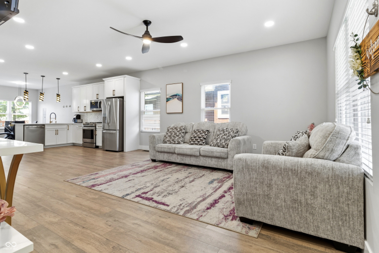 Listing Image 9