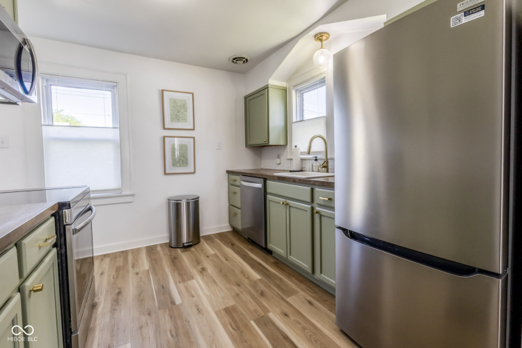 Listing Image 16