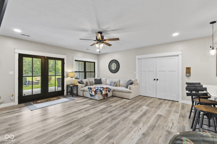 Listing Image 64