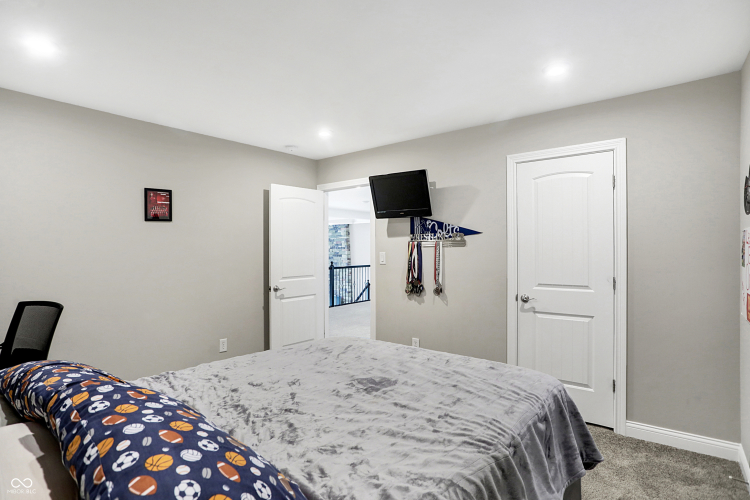 Listing Image 64