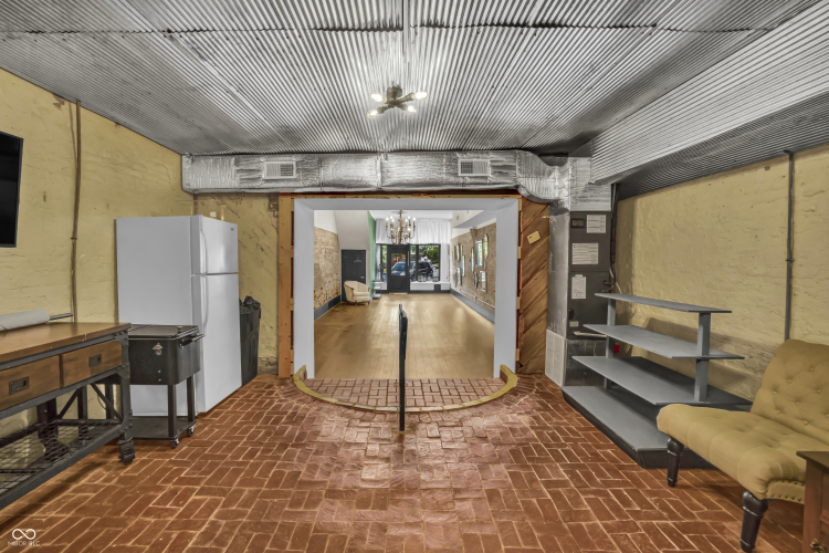Listing Image 14