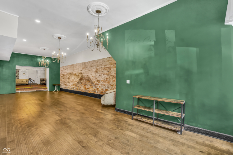 Listing Image 9