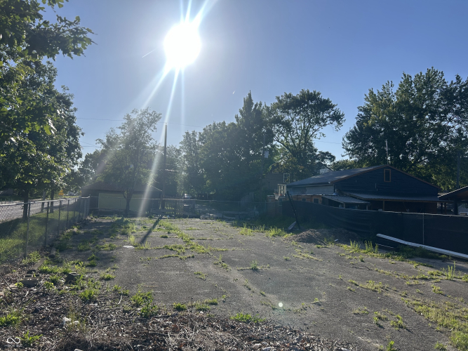 Listing Image 4