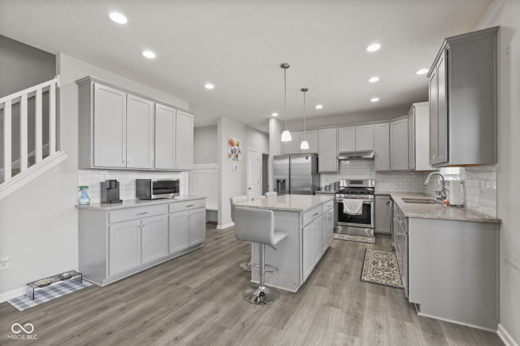 Listing Image 12