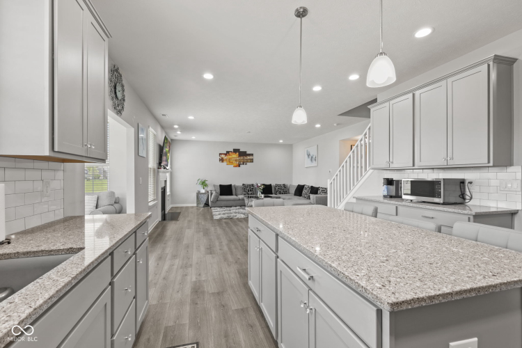 Listing Image 15