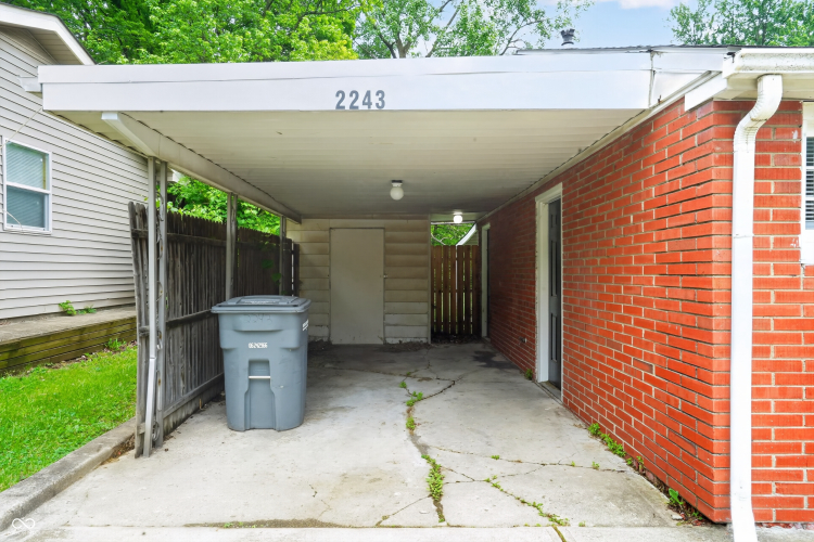 Listing Image 4