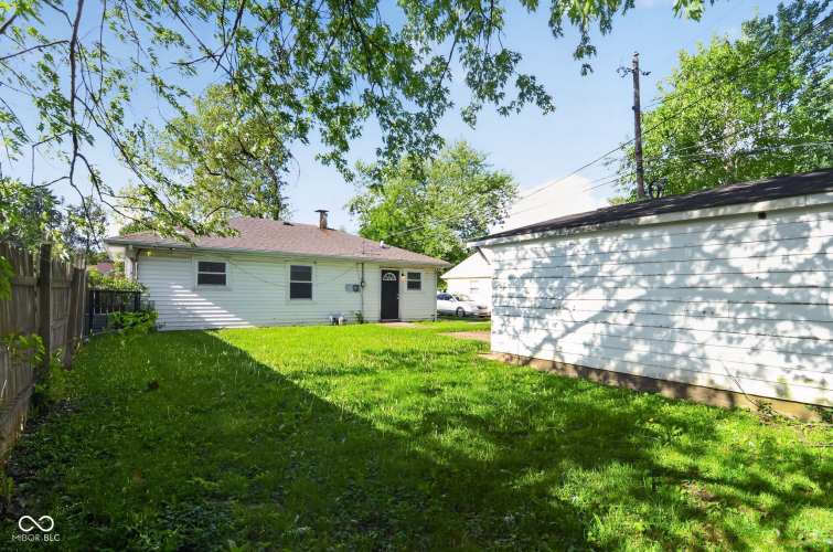 Listing Image 4