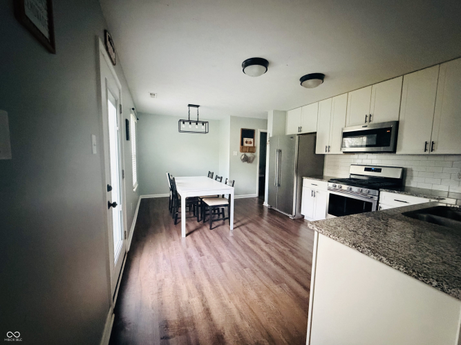 Listing Image 18