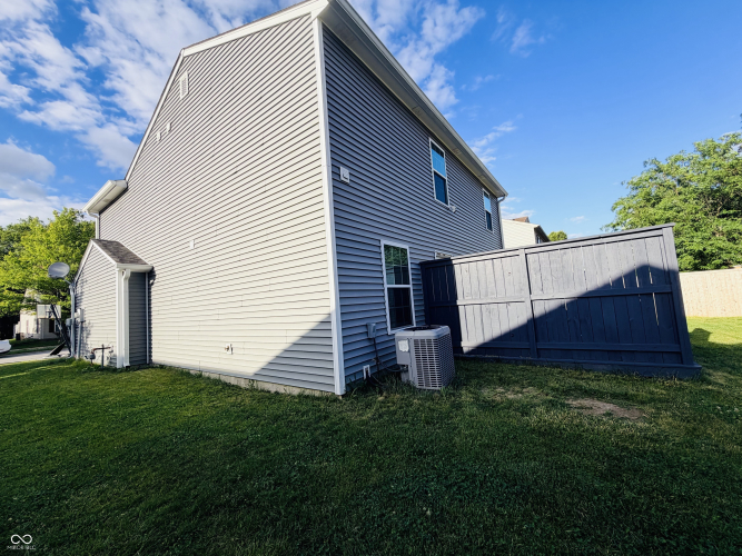 Listing Image 6