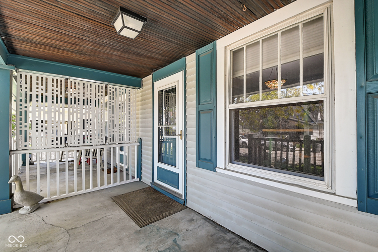 Listing Image 4