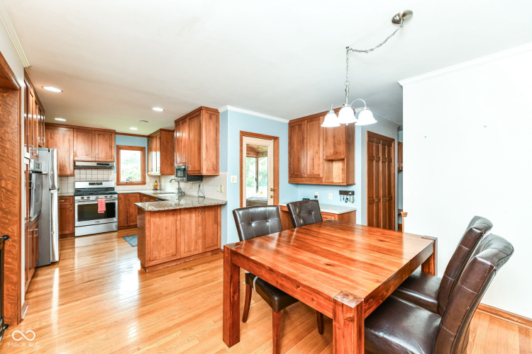 Listing Image 8