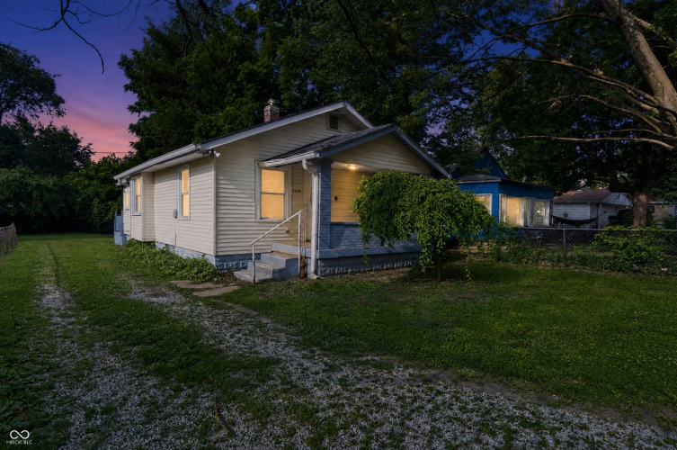Listing Image 4