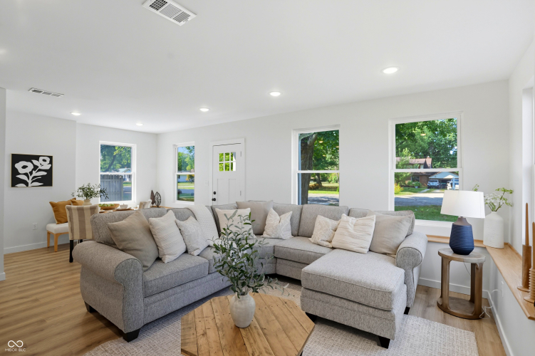 Listing Image 11