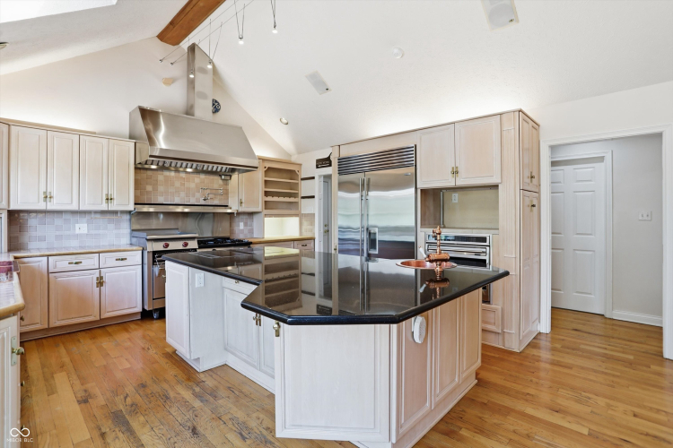 Listing Image 16
