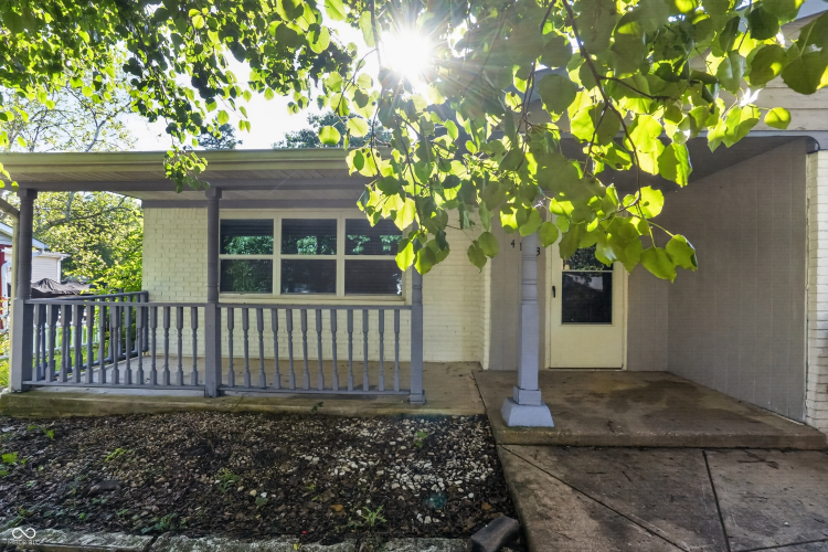 Listing Image 4