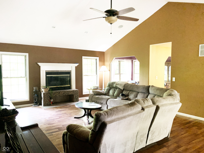 Listing Image 8