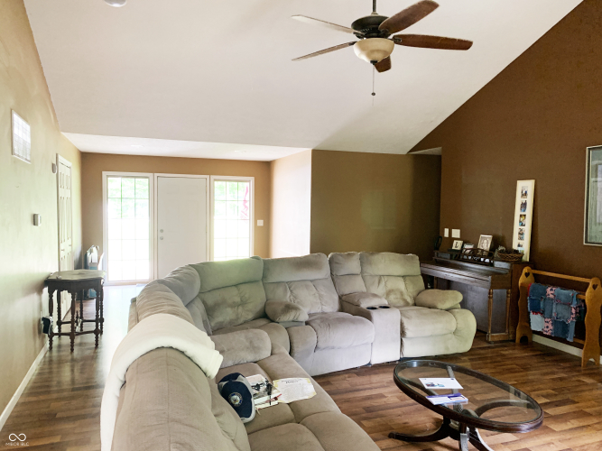 Listing Image 9