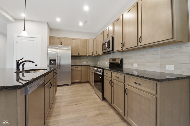 Listing Image 12