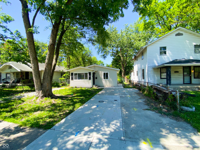 Listing Image 4