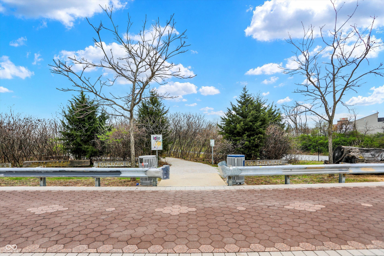 Listing Image 102