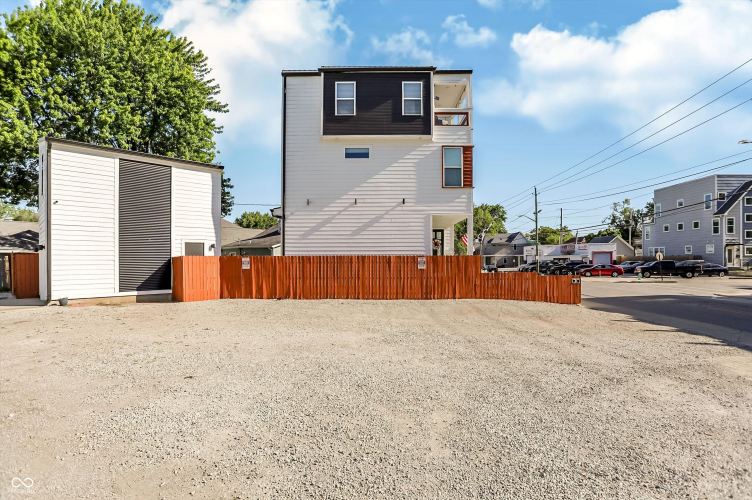 Listing Image 75