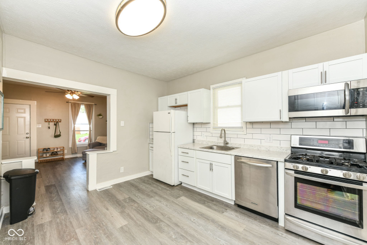 Listing Image 13