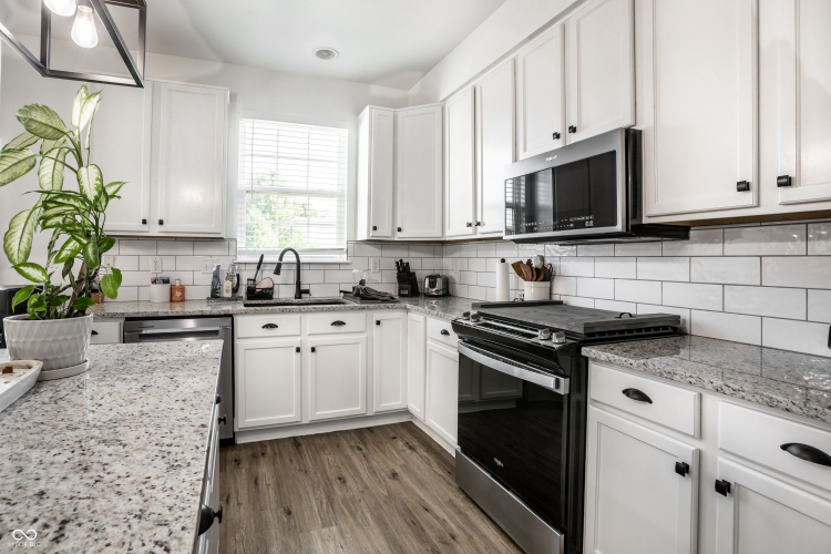 Listing Image 10