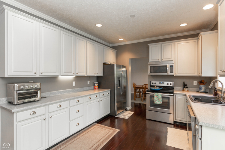 Listing Image 12
