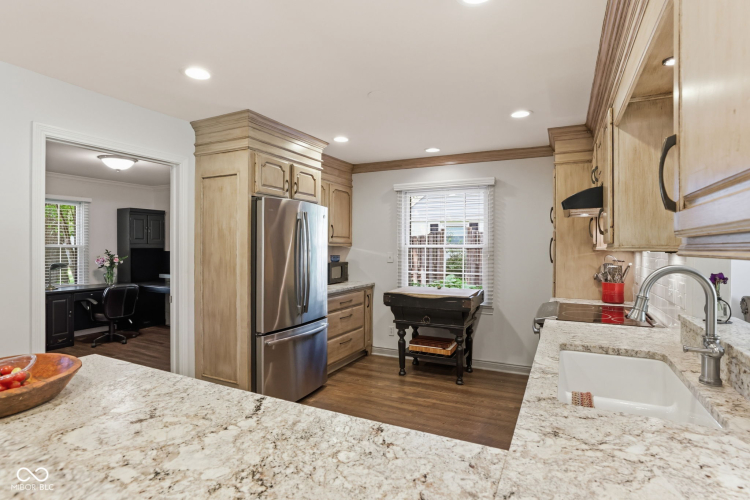 Listing Image 10