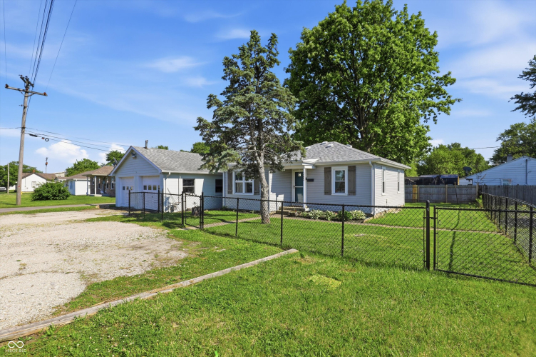 Listing Image 4