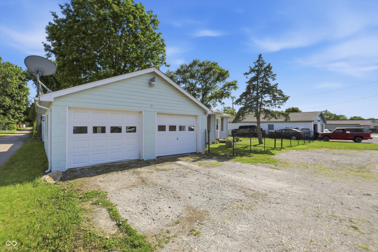 Listing Image 6