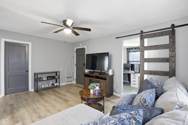 Listing Image 9