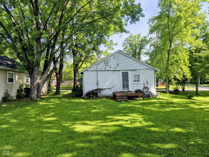 Listing Image 4