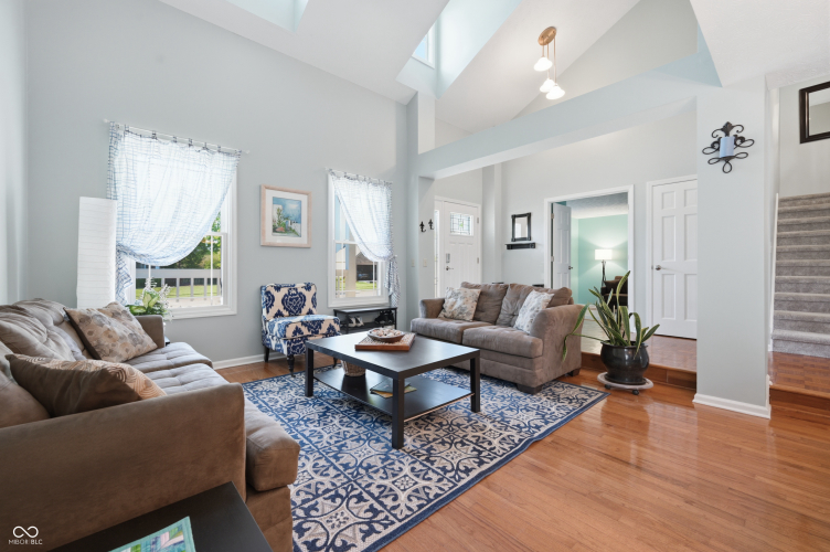Listing Image 12