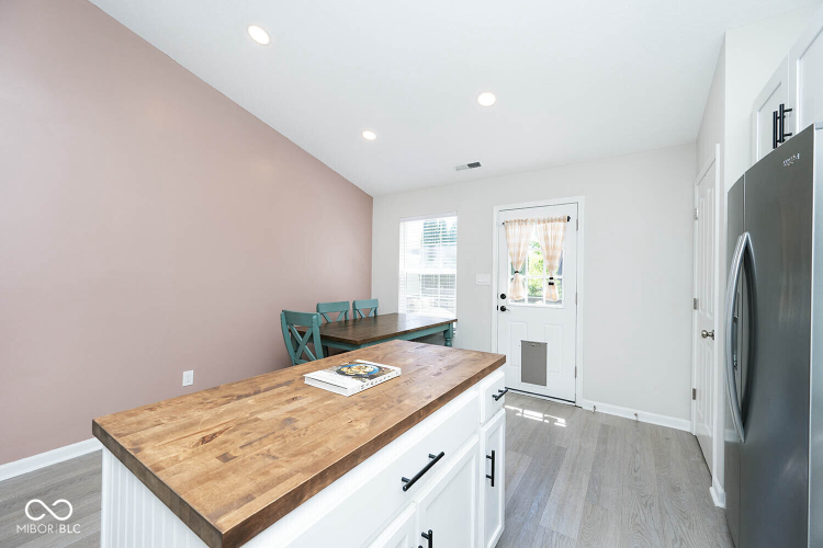 Listing Image 14