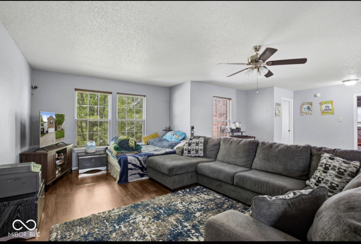 Listing Image 18