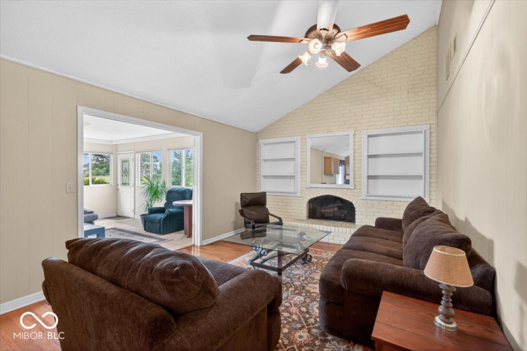 Listing Image 15