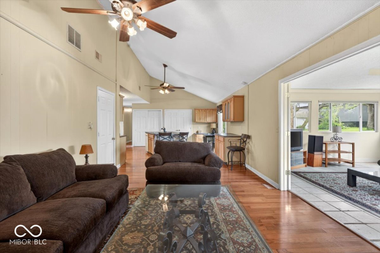 Listing Image 18