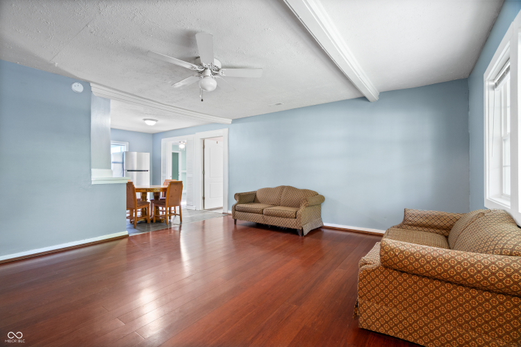Listing Image 8