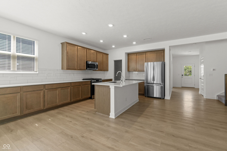 Listing Image 14