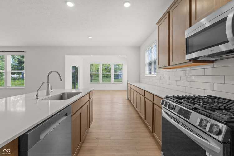 Listing Image 16