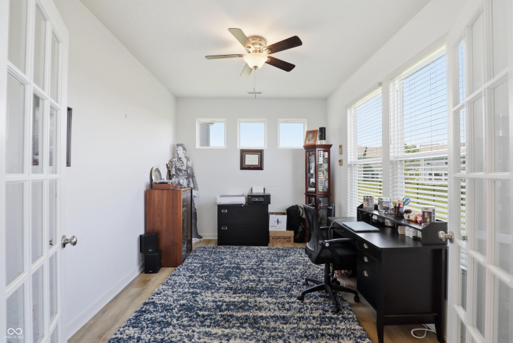 Listing Image 12