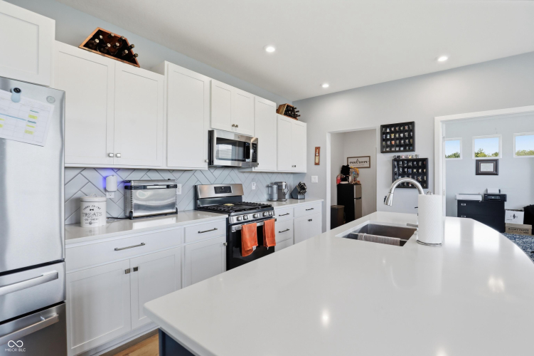 Listing Image 6