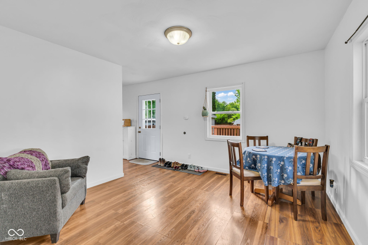 Listing Image 16