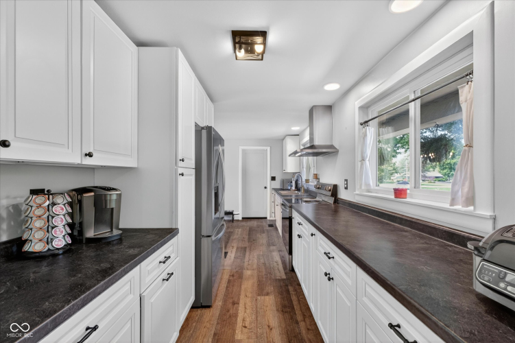 Listing Image 14