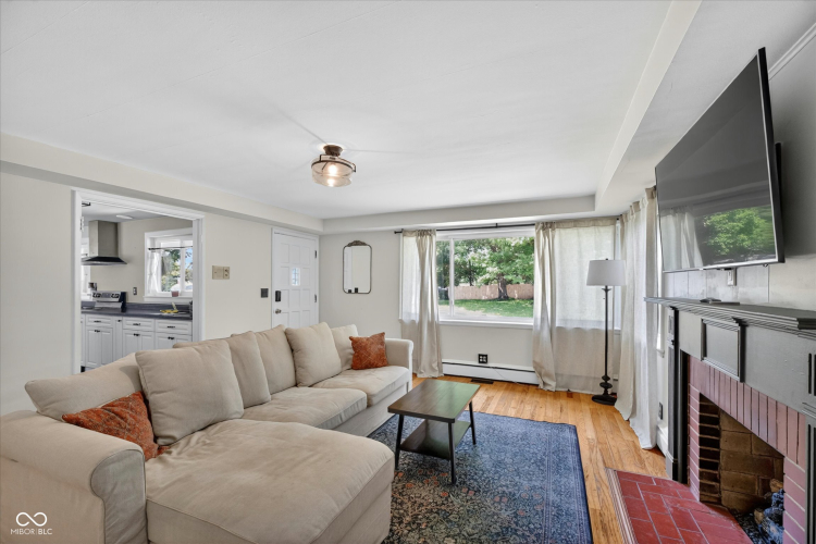 Listing Image 7
